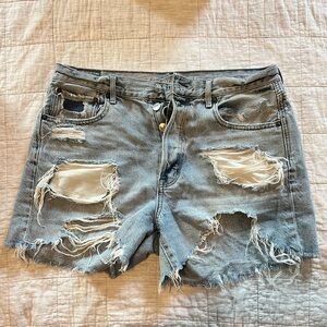 American Eagle 90’s Boyfriend High Waist Button Up Shorts